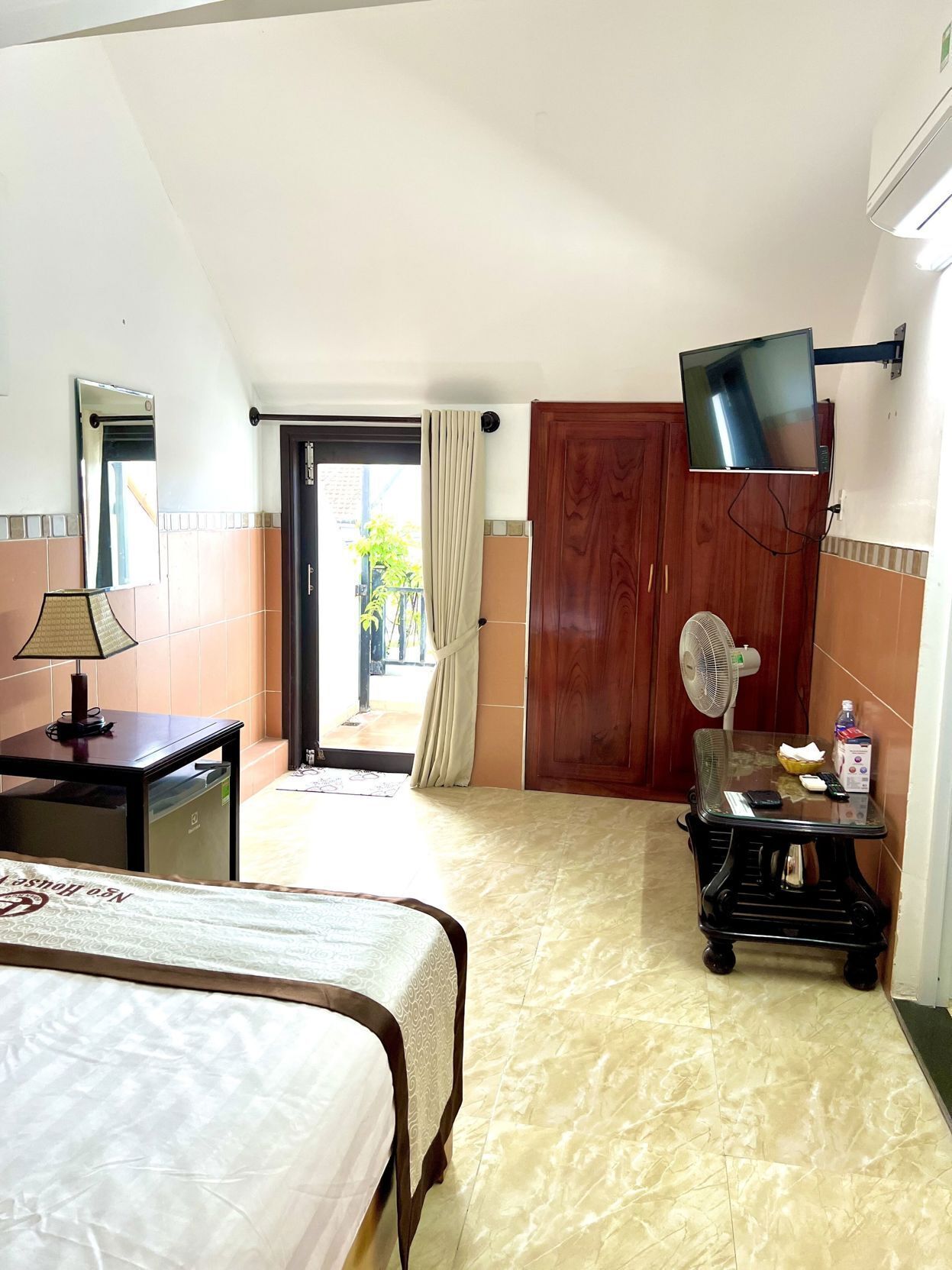 Minibar, desk, blackout curtains, free WiFi