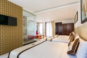 Habitación familiar | Minibar, escritorio, cortinas blackout y wifi gratis 