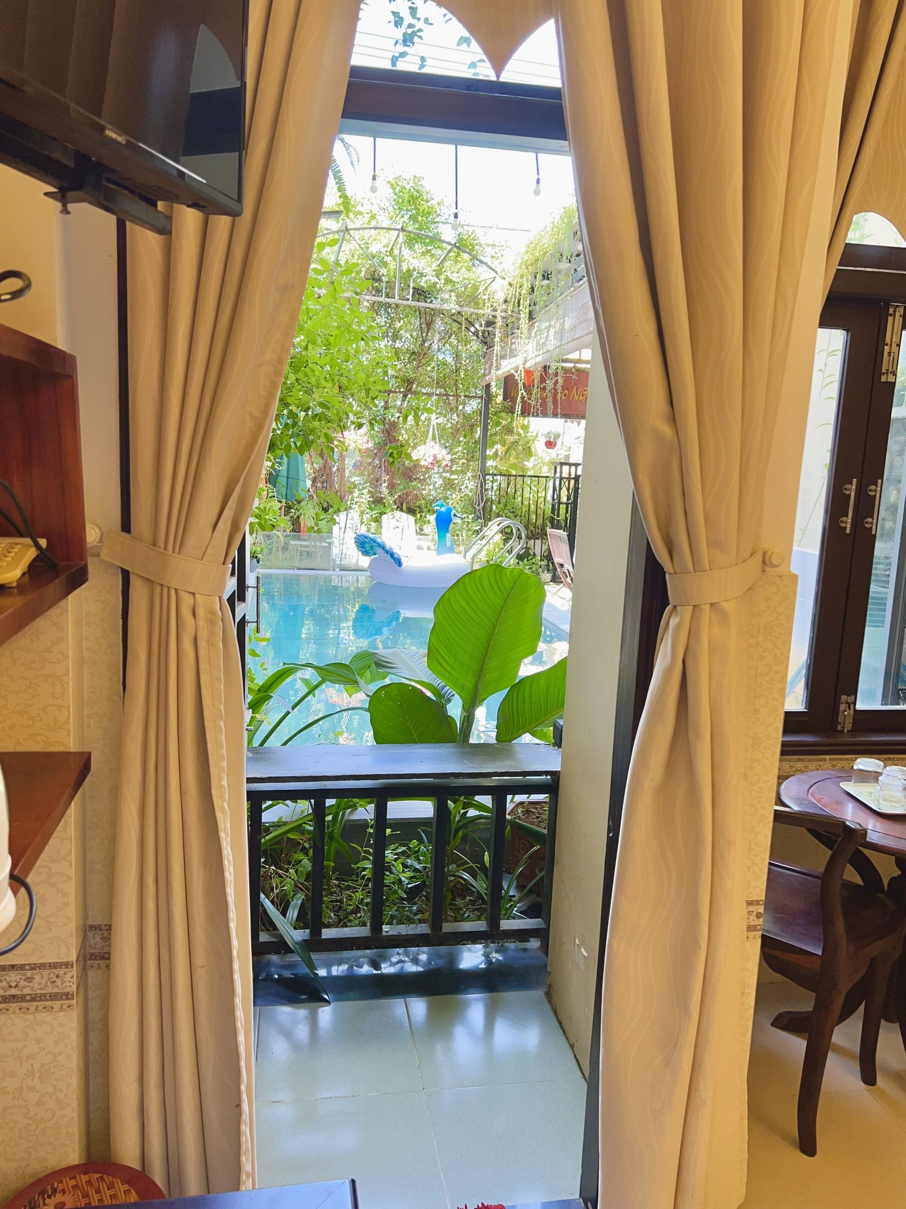 Kamar Double Kota, 1 Tempat Tidur Queen, pemandangan kolam renang | Balkon
