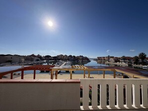 Property grounds - Spacious 3-bedroom apt with terrace, pool and parking near the beach (Port Barcarès)