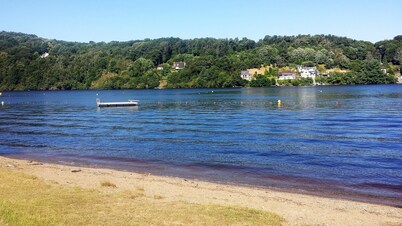 Lakeside Eguzon-Chantome, gran cabaña *** - 9/10 personas - 500 playa