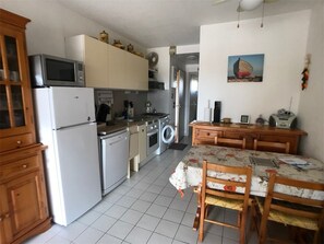Fridge, microwave, oven, stovetop - Beachfront Apartment with Terrace, Sleeps 4, WiFi, Parking - Le Barcarès (Port Barcarès)