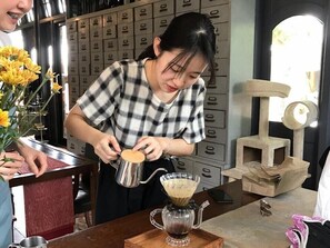 Coffee service - Jaritt Nymmanh (Chiang Mai)