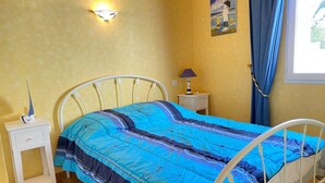 2 bedrooms, WiFi (free) - Cozy Beachside House with Courtyards, WiFi & Parking - 800m from Dunes Beach (Bretignolles-sur-Mer)