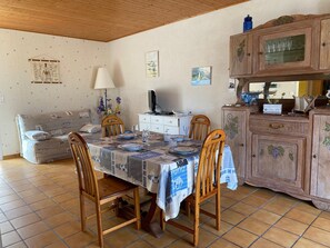 Dining - Cozy Beachside House with Courtyards, WiFi & Parking - 800m from Dunes Beach (Bretignolles-sur-Mer)