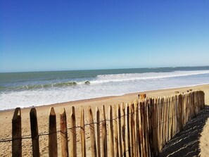Beach - Cozy Beachside House with Courtyards, WiFi & Parking - 800m from Dunes Beach (Bretignolles-sur-Mer)