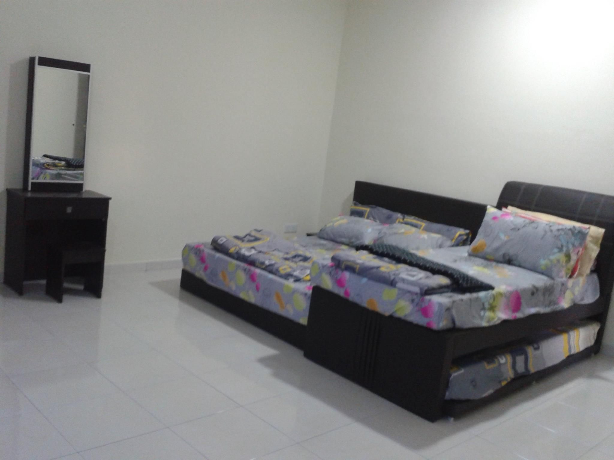 Premium bedding, in-room safe, desk, iron/ironing board