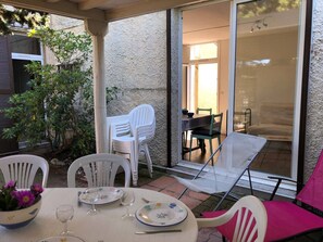 Outdoor dining - Seaside Villa T4, 8 Guests, 3 Terraces, 2 Bath, 350m to Beach, Leucate (Port Leucate)