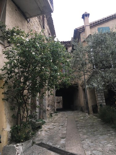 Duplex ( classé 4 étoiles ) dans maison de village avec vue exceptionnelle !  