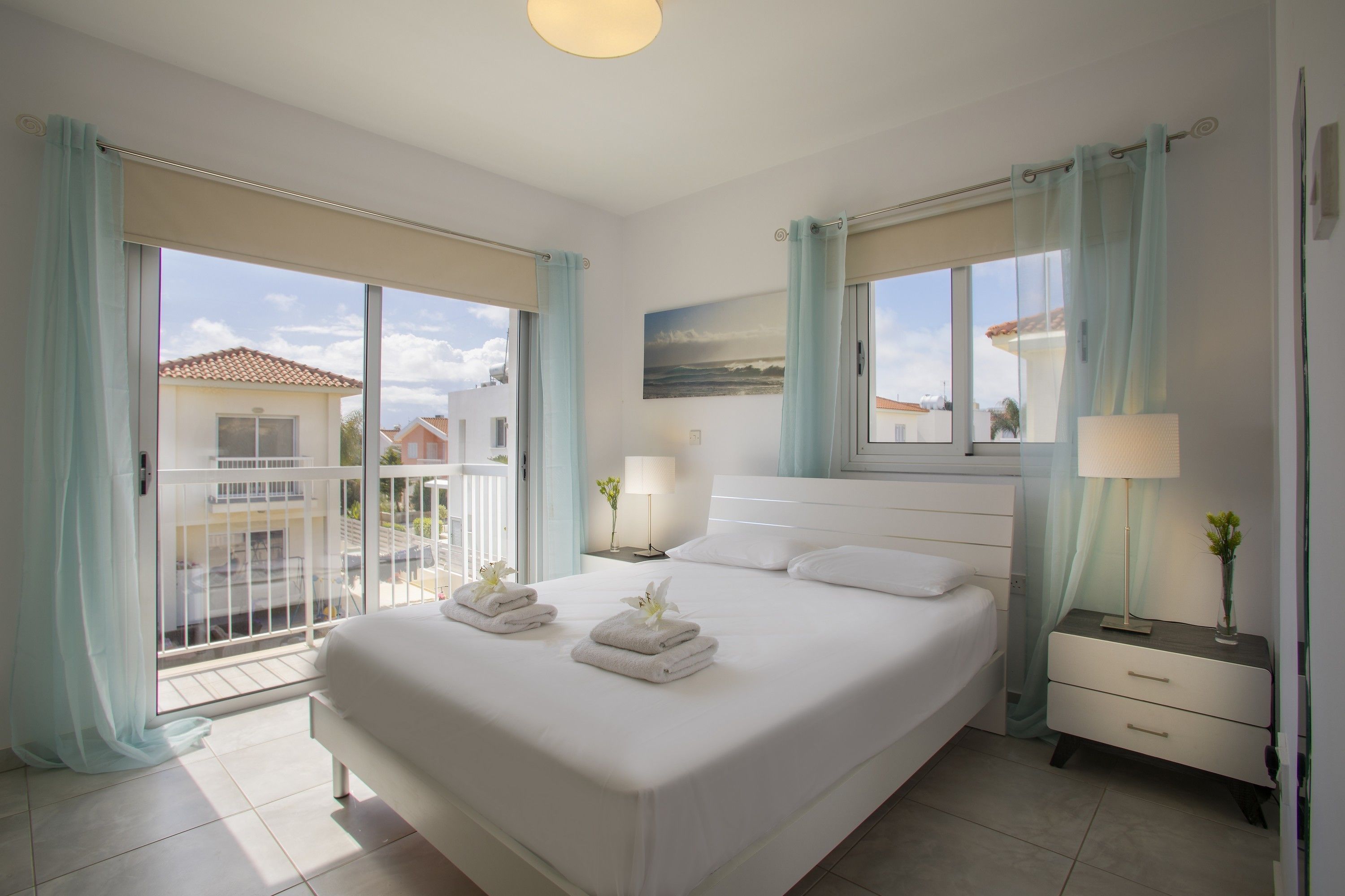 3 عدّة غرف نوم وخزنة داخل الغرفة ومكواة/لوح كي وأسرّة أطفال/رضّع