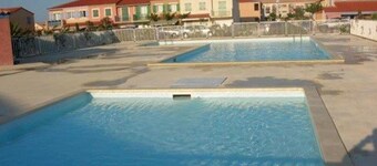 Spacious Villa with Pool, Sleeps 8, Near Shops & Beach in Le Barcarès