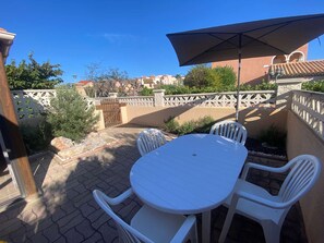 Outdoor dining - Cozy 2-Room Villa, AC, Terrace, Near Beach, Sleeps 4, Le Barcarès (Port Barcarès)