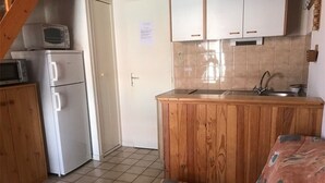 Interior - Cozy Villa with Terrace, Near Lake, 4 Sleeps, Parking - Port Leucate (Port Leucate)