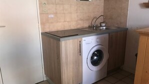 Interior - Cozy Villa with Terrace, Near Lake, 4 Sleeps, Parking - Port Leucate (Port Leucate)