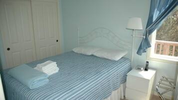 4 habitaciones, tabla de planchar con plancha, wifi y ropa de cama