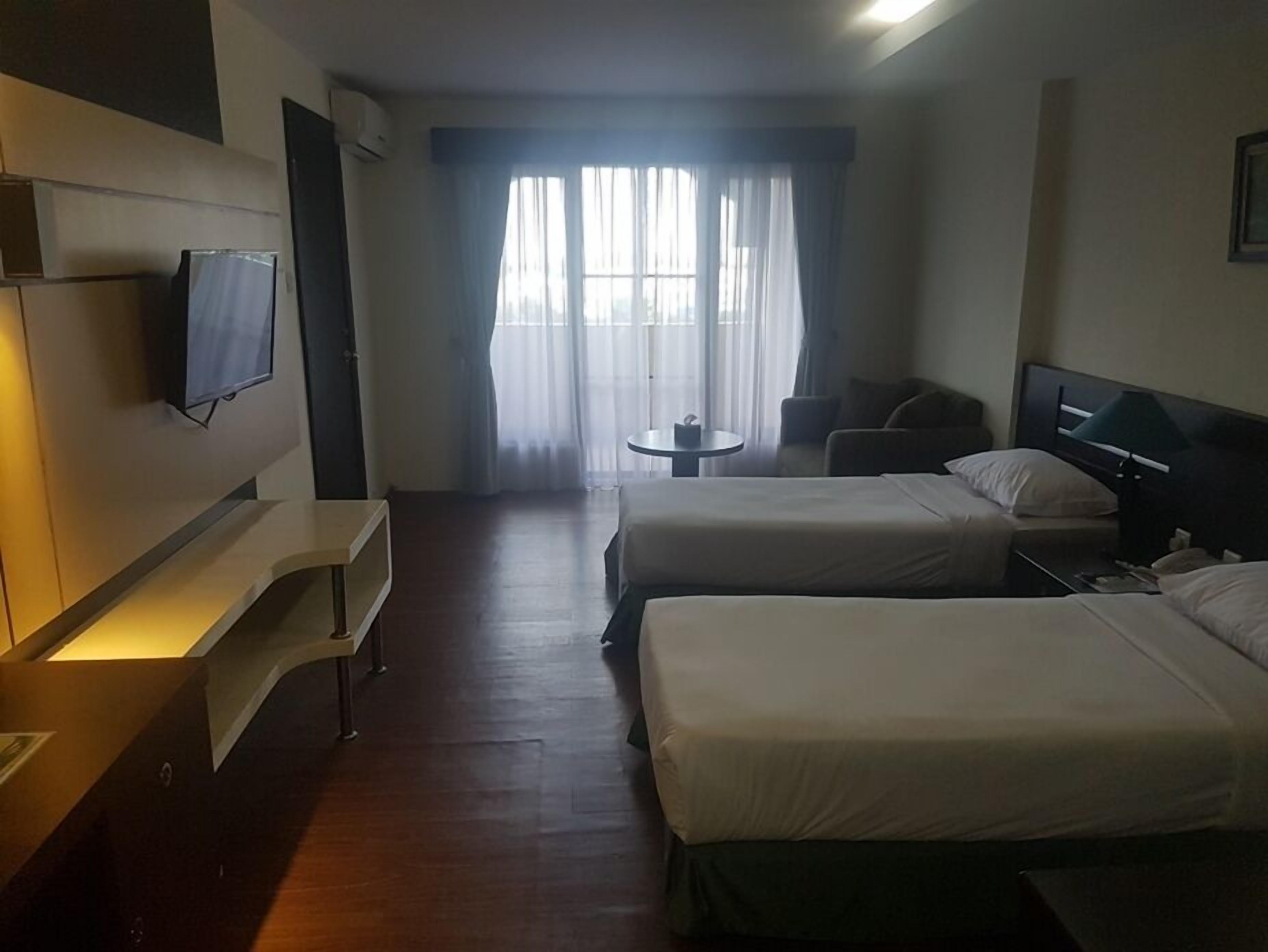 standard room | 1 bedroom, minibar, in-room safe, desk