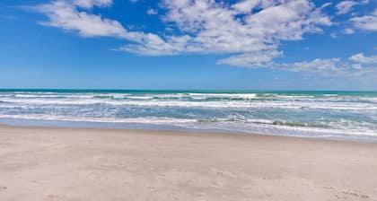 Edificio frente al mar precio fenomenal de verano- $ 600 por 7 días- piscina en la playa