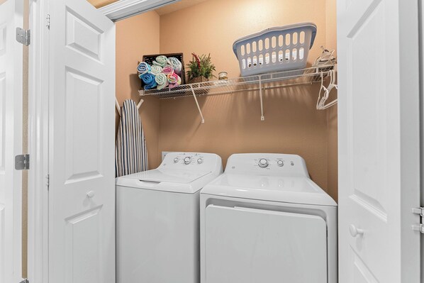 Interior - Spacious Lake Front Condo, Sunsets, 5 min to SDC (Branson)