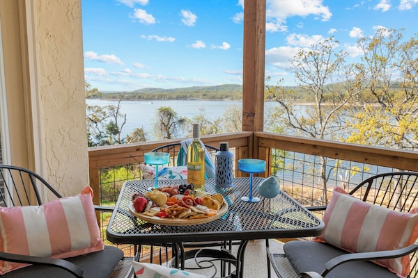 Enjoy the beautiful view of Table Rock Lake right from the deck