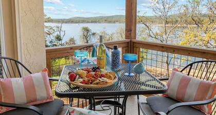 Spacious Lake Front Condo, Sunsets, 5 min to SDC