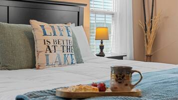 3 slaapkamers, een strijkplank/strijkijzer, gratis wifi, beddengoed