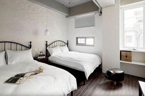 A bedroom with two beds, a bedside table with a lamp, a window, and a small stool. - 109 Inn Taipei (Taipei City)