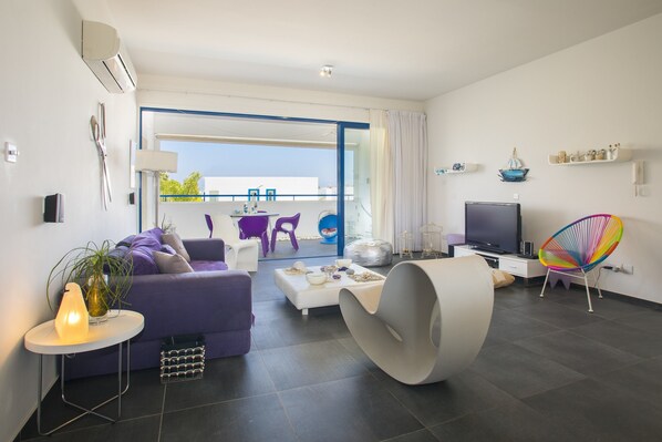Flat-screen TV - Protaras Aster Suite (Paralimni)