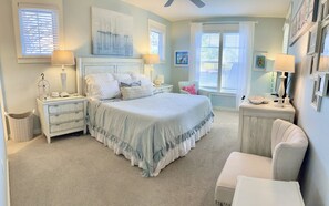3 bedrooms, iron/ironing board, travel cot, free WiFi - FAMILY-PERFECT, 2 golf carts, beach chairs,bikes, UPSTAIRS AC, NO PETS, (Miramar Beach)