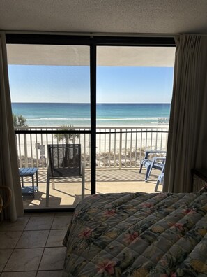 1 bedroom, iron/ironing board, WiFi, bed sheets - Beach Front living at Edgewater Leeward 2nd floor (Panama City Beach)