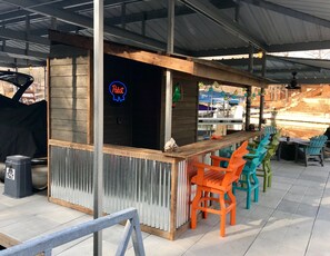 Bar (in der Unterkunft)