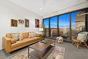 Living area - Sanctuary Apartments - Prima Pearl (Southbank)