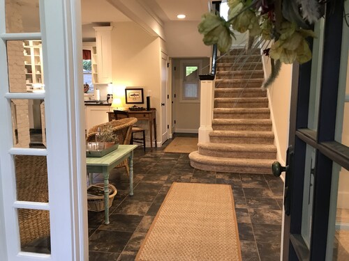 In the heart of town;Upscale Historical Home;Walk to Lake Superior&Boat Cruises!