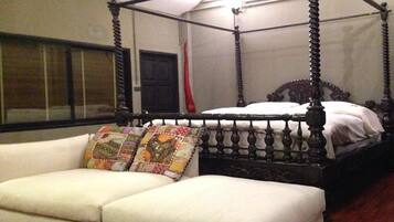 Nimman F3 | Desk, blackout curtains, free WiFi