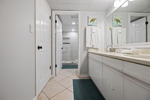 Ensemble douche/baignoire, serviettes fournies