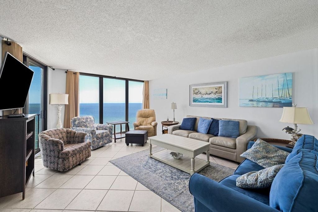 TV connectée, livres, chaîne hi-fi