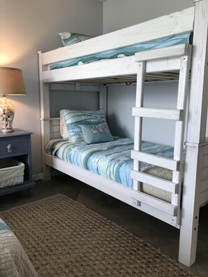 2 bedrooms, iron/ironing board, free WiFi, bed sheets - Southern Comfort! Ground Floor, Impeccably Maintained....Indoor & Outdoor Pools (Gulf Shores)