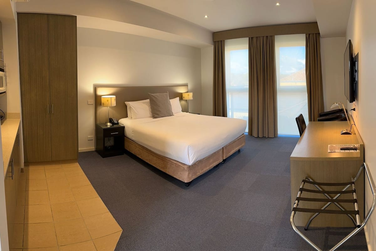 studio room | desk, laptop workspace, iron/ironing board, free wifi