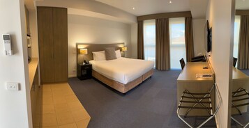 Suíte estúdio | Escrivaninha, espaço de trabalho para notebook