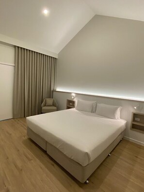 高級客房 | 書桌、筆電工作空間、熨斗/熨衣板、免費無線上網