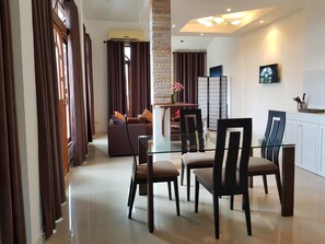 1-Bedroom Apartment | Makan di kamar