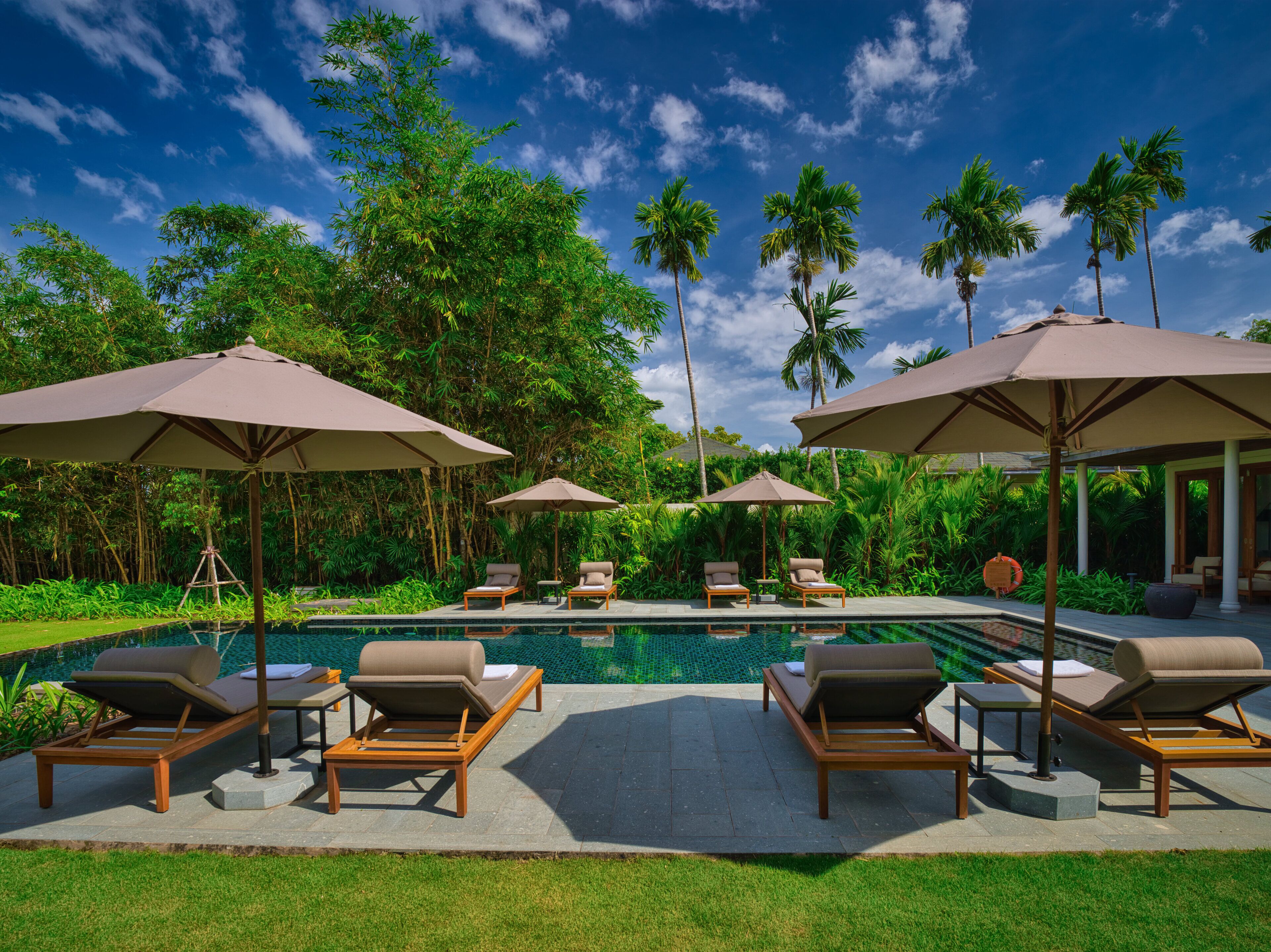 Villa, vistas al río | Piscina privada