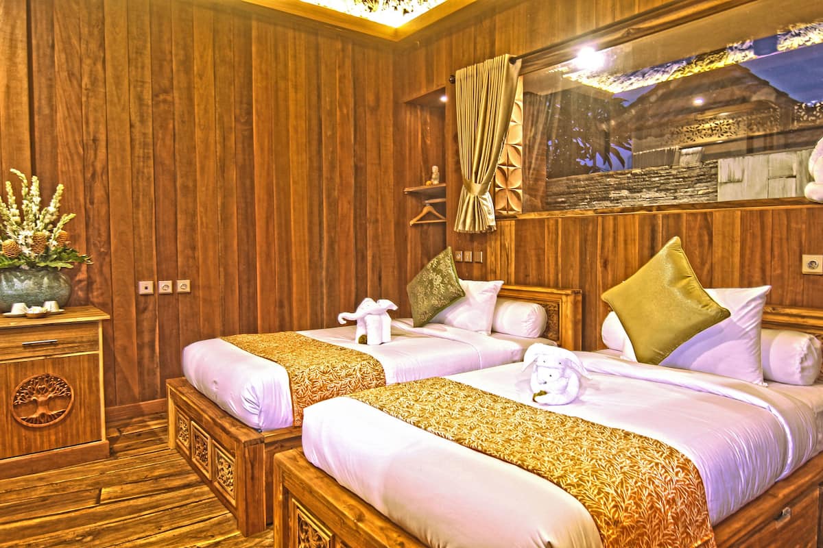 Minibar, free WiFi, bed sheets