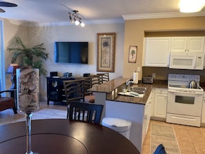 Fridge, microwave, oven, stovetop - Tidewater 2BD+Bunk, 3BA, 2 Pools, Hot Tubs, Sauna, Gym, Theatre, Restaurant, Bar (Panama City Beach)