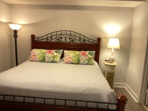 2 bedrooms, pillowtop beds, iron/ironing board, WiFi - Tidewater 2BD+Bunk, 3BA, 2 Pools, Hot Tubs, Sauna, Gym, Theatre, Restaurant, Bar (Panama City Beach)