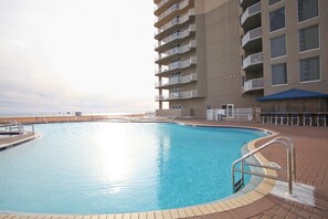 Innenpool, Außenpool