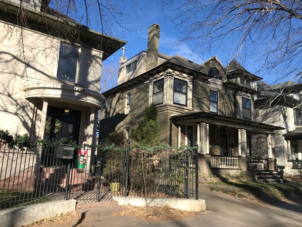Exterior - Off the Park Walk to Everything Whole Foods, Restaurants Coffee & Bus (Denver)