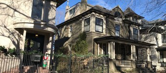 Off the Park Walk to Everything Whole Foods, Restaurants Coffee & Bus