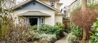 Moderne luksus med solnedgang utsikt over Puget Sound i historiske Queen Anne