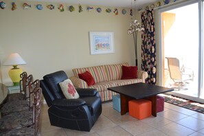 Smart TV, videojuegos, reproductor de DVD y libros 