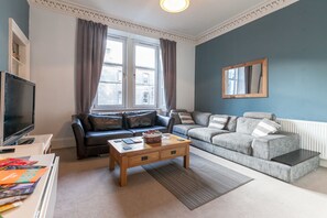 Luxury Apartment, 3 Bedrooms, City View | Living room | Flat-screen TV - Edinburgh Victorian Luxury Apartment (Edinburgh)